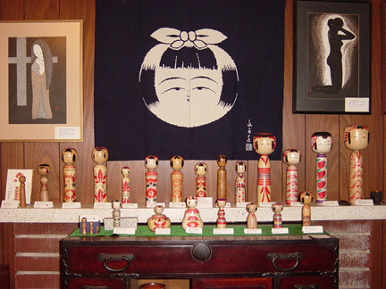 Dentou Kokeshi, Showroom (March '05)